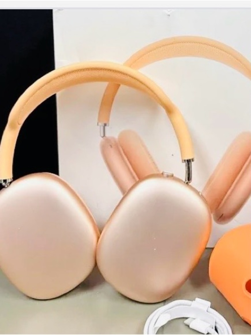 AirPods Max (USB-C) - Orange - Picture 2 of 4